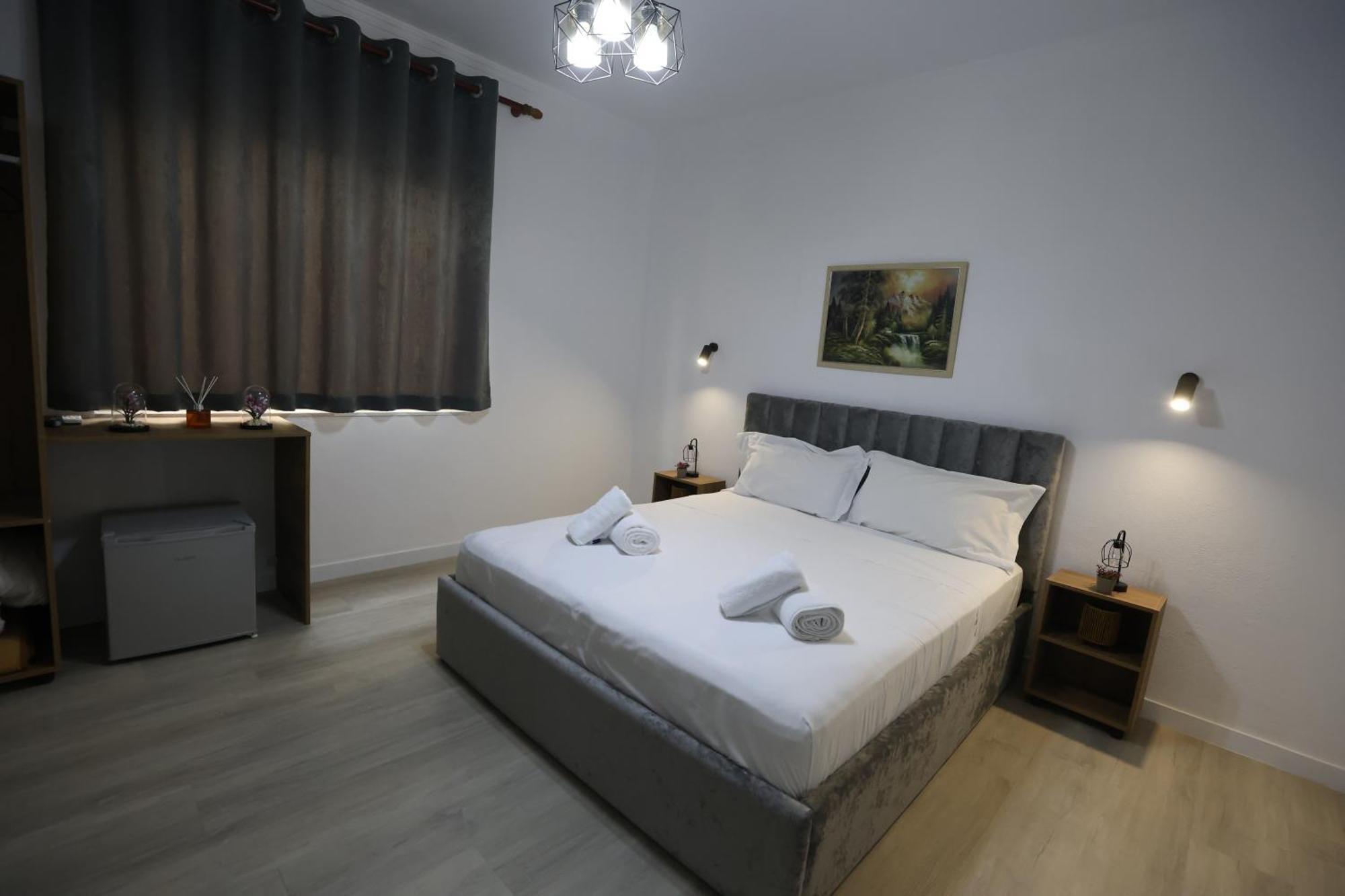 Vila Alizee Hotel Тирана Экстерьер фото